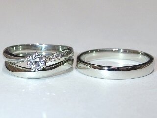 広島市南区丸山様ご夫妻の婚約指輪と結婚指輪セットリング