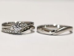 広島市南区河野様ご夫妻の婚約指輪と結婚指輪セットリング