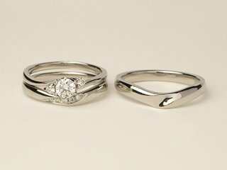 村上夫妻の婚約指輪と結婚指輪セットリング