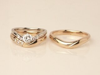 十川夫妻の婚約指輪と結婚指輪のセットリング